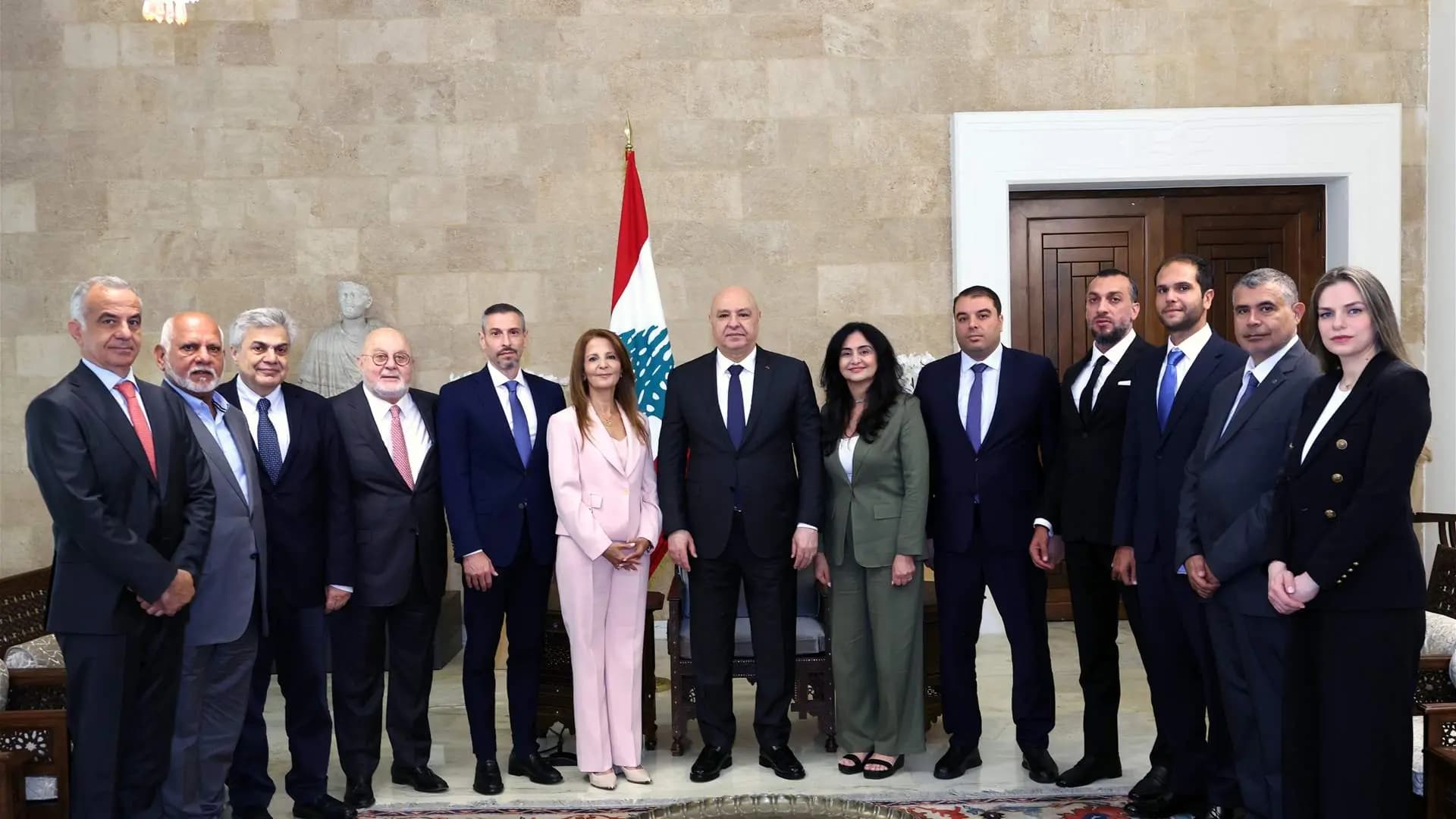 "الاتصالات و الأدوية" على طاولة عون