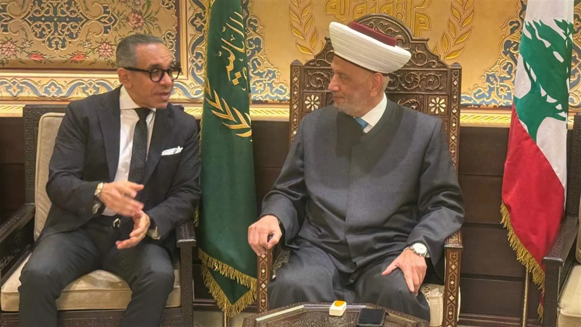 دريان يستقبل السفير المصري: لاستعادة الدولة وقرارها