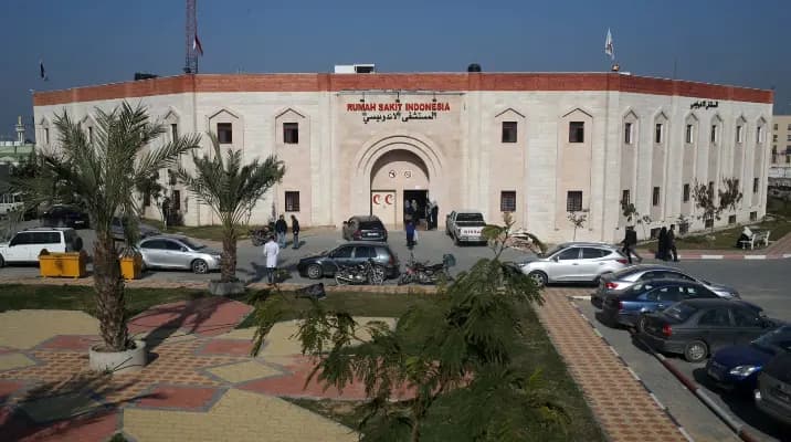 إجلاء مرضى من المستشفى الإندونيسي في غزة