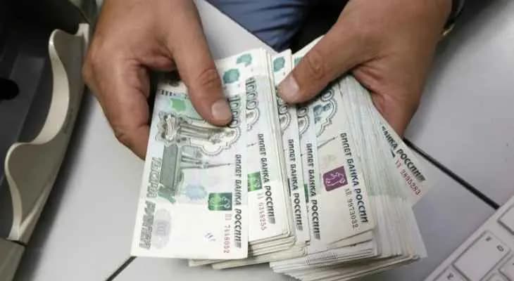 الروبل الروسي يقفز لأعلى مستوى مقابل الدولار واليورو