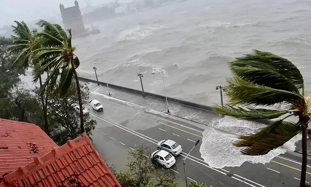 إعصار يضرب جزيرة القرم