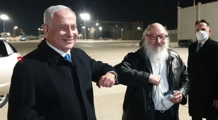 "سجنهم وسدّ افواههم".. "جاسوس" يهاجم أهالي الرهائن