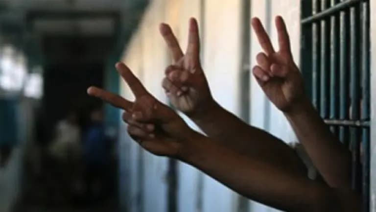 إليكُم أسماءَ الأسرى الفلسطينيينَ الذين سيُفرج عنهُم اليوم
