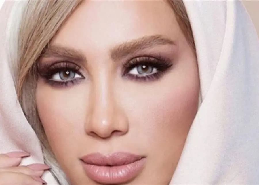 "مايا دياب" تطل بغطاءٍ على الرأس