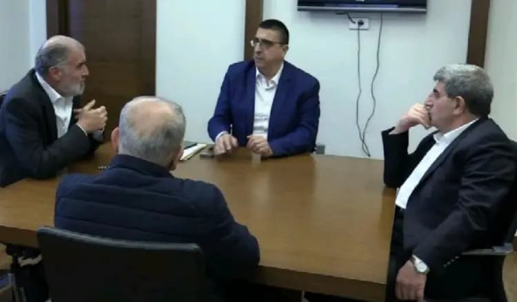 الحجار يلتقي وفدًا من الحزب و"أمل".. وهذا ما جرى عرضه