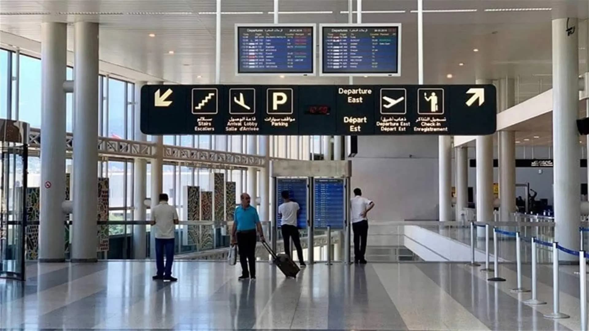 في المطار.. إحباط عملية تهريب 79 جهازًا خلويًّا