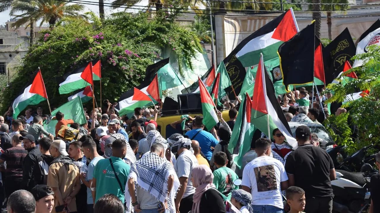 دعماً لفلسطين …مسيرة تضامن في صيدا