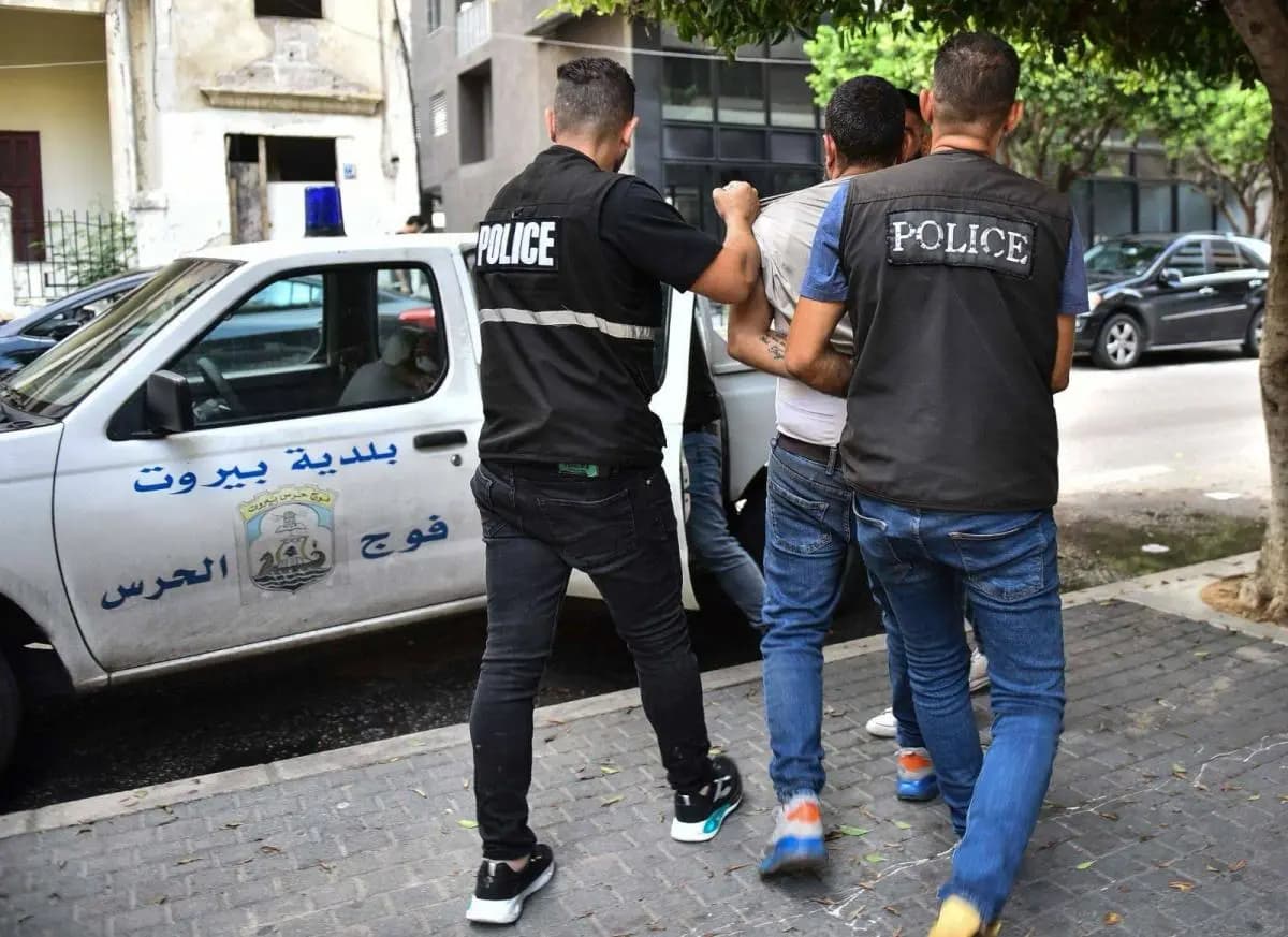 أشهر سلاحه في وجه عناصر دورية حرس بيروت.. وهذا ما حصل