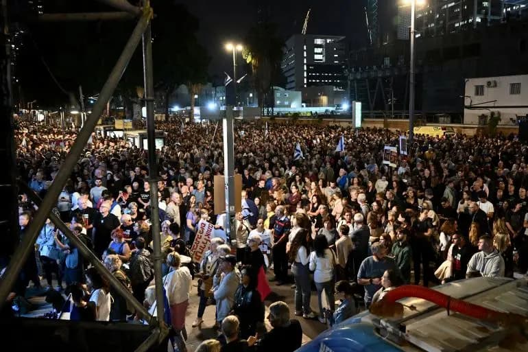الغارديان: العشرات يتظاهرون في تل أبيب ضد قصف غزّة
