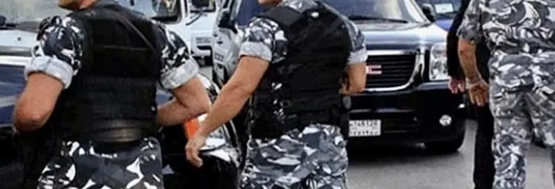 "مطلوب للعدالة"… يرمي قنبلة على الدورية