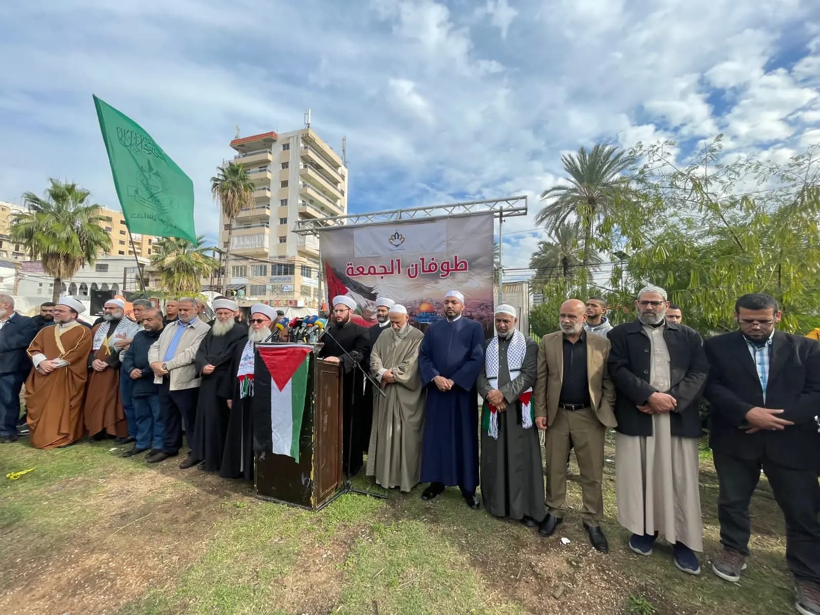 وقفة علمائية في صيدا... دعما لغـ.ـزة وشعبها ومقاومـ.ـتها