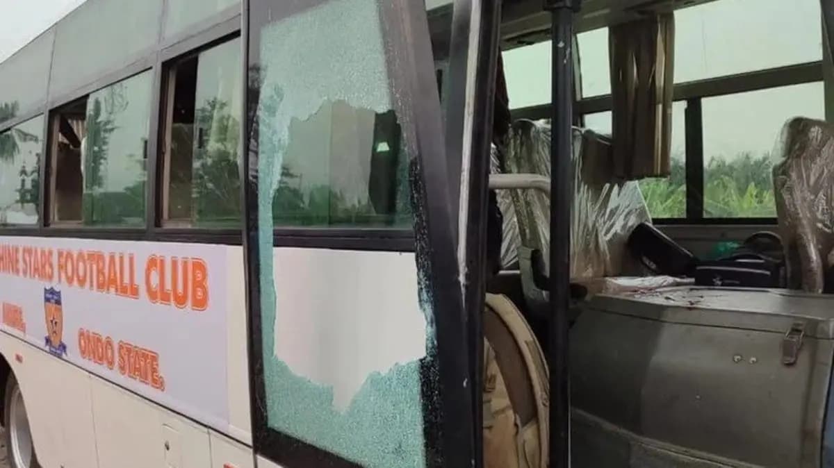 فريق كرة قدم يتعرّض لهجوم مسلّح.. ووقوع إصابات