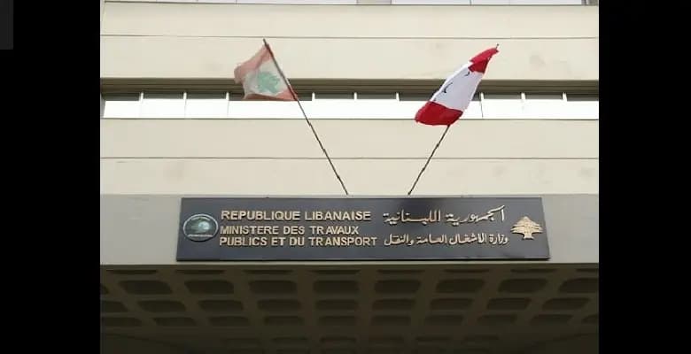 الأشغال: المرافئ متوقفة والسفن تطلق صفاراتها حزنًا