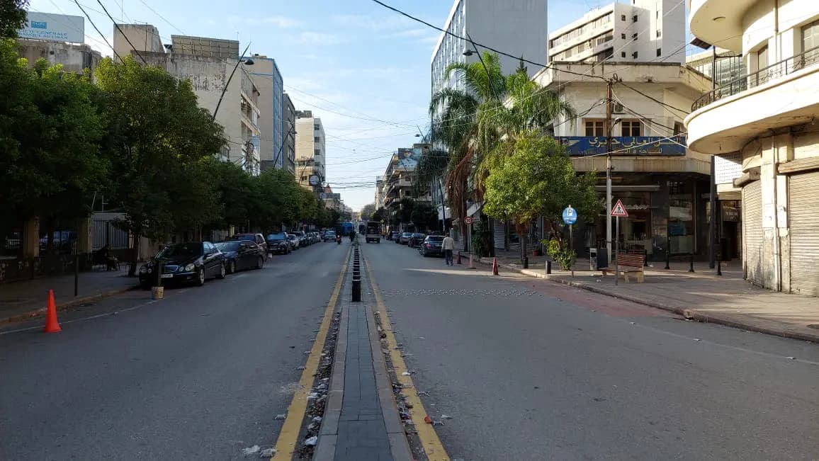 إلتزاماً بالإضراب.. جمعية تجار صيدا و ضواحيها تقفل أسواق المدينة