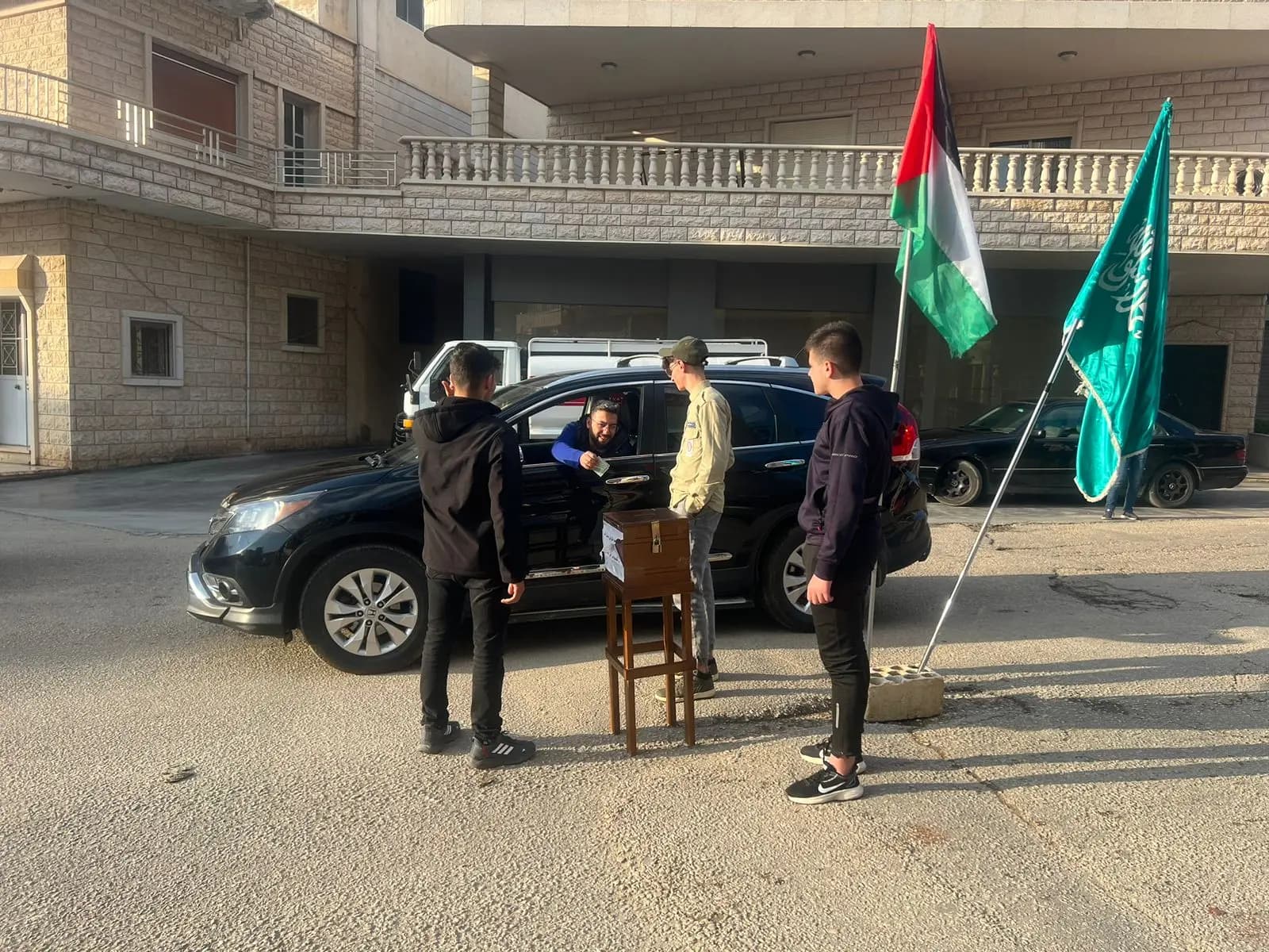 "دعمًا لأهالي غزة".. حاجز تبرعات للكشّاف المسلم في القرعون