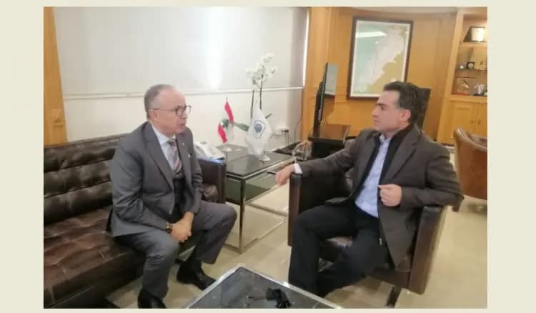 حمية يستقبل السفير الجزائري.. وهذا ما جرى تأكيده