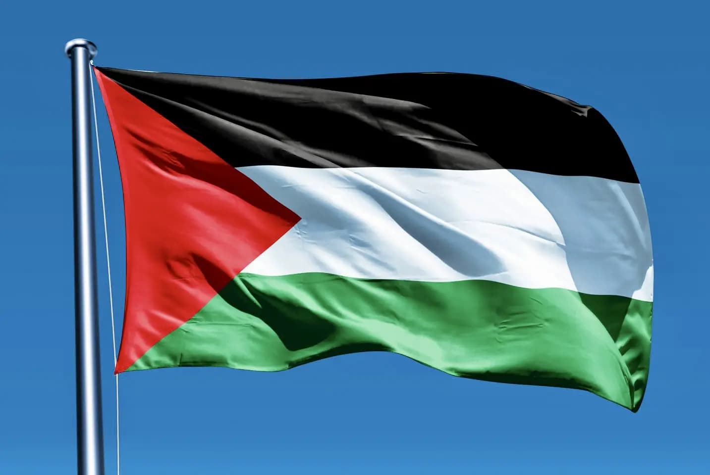 "تندرج ضمن تواطؤ الحكومتين"… حماس ترد على العقوبات