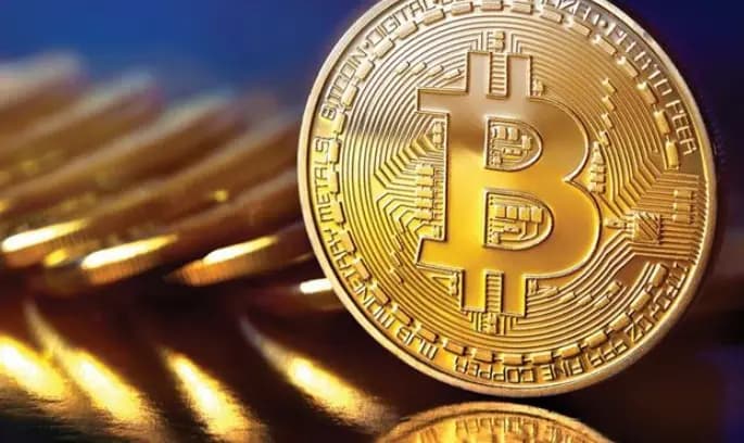 البيتكوين: أكبر عملة رقمية تخسر نصف قيمتها في سبعة أشهر