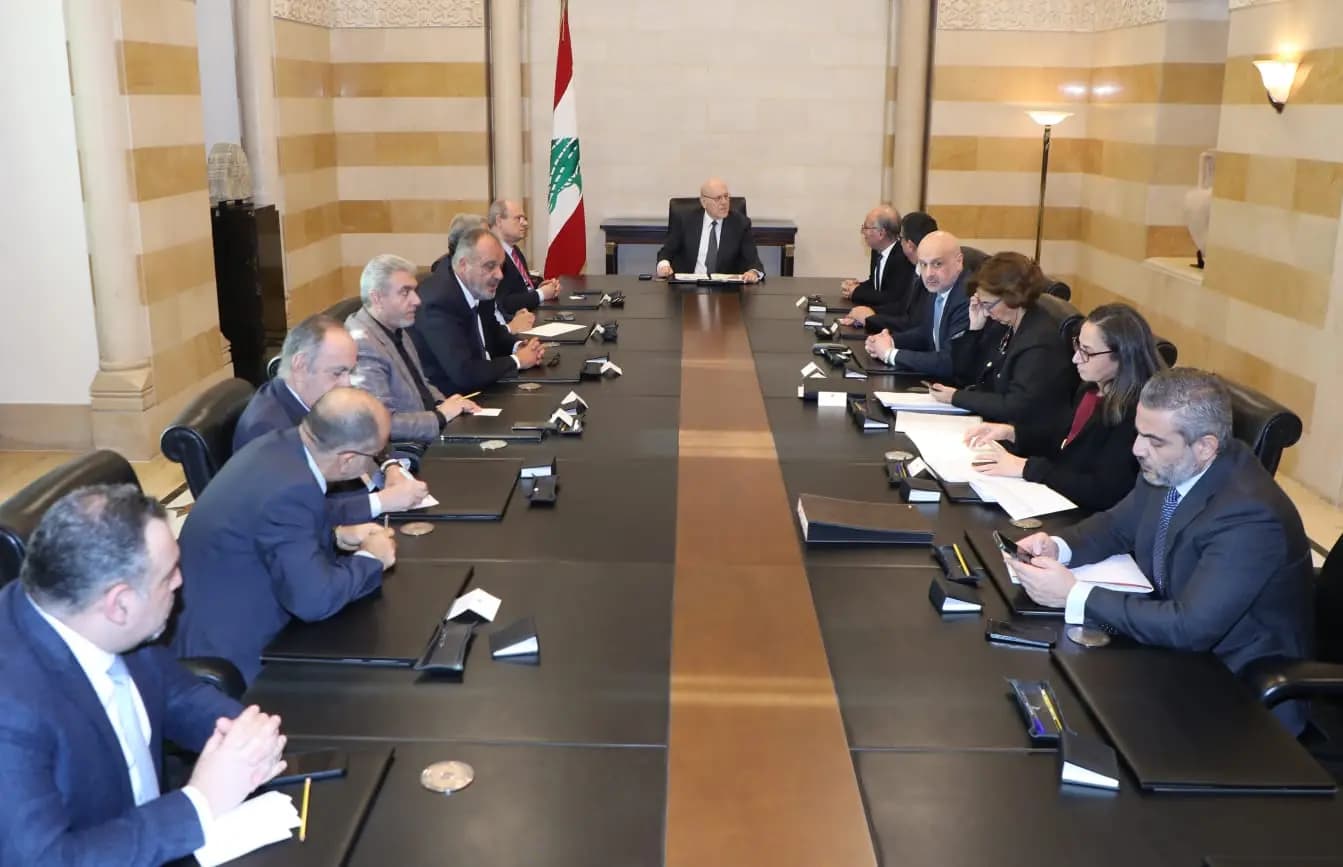 اجتماع للجنة المكلفة بحث تداعيات الأزمة المالية على سير المرفق العام