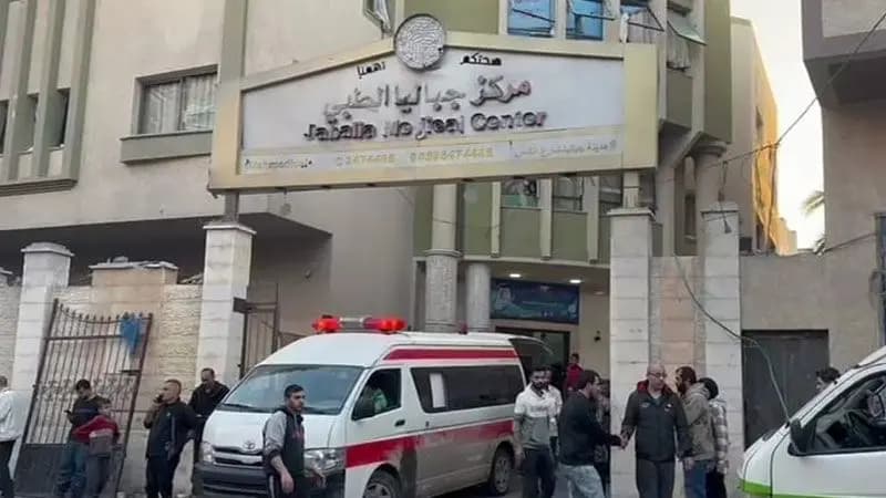 بعد القصف المتواصل.. إخلاء المركز الطبي الوحيد في شمال غزة