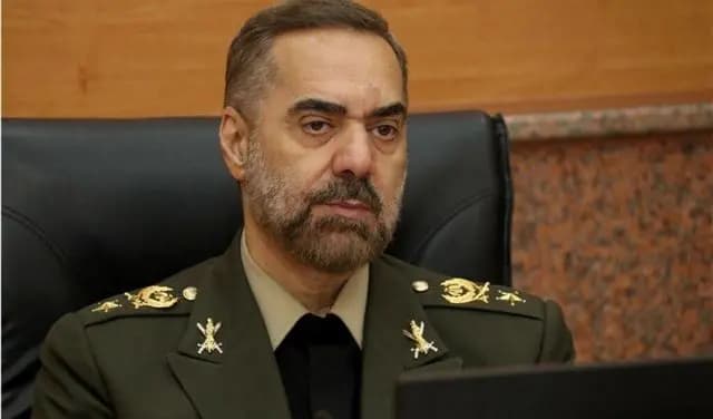 وزير الدفاع الإيراني يهدد بالانتقام من العدو