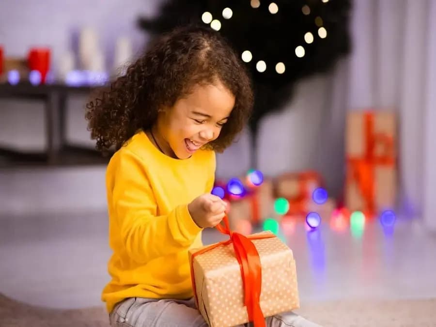 احتفال رأس السنة تحول إلى كارثة بسبب هدية يعشقها الأطفال