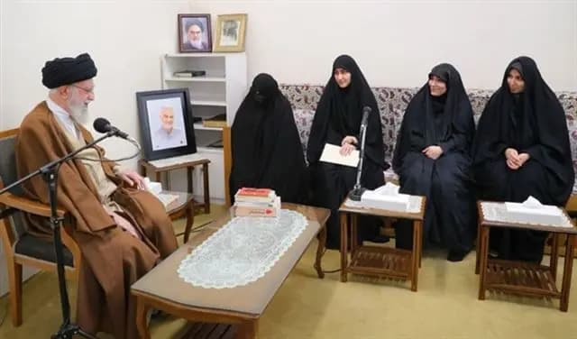 السيد خامنئي: سليماني أحيا جبهة المقاومة في المنطقة