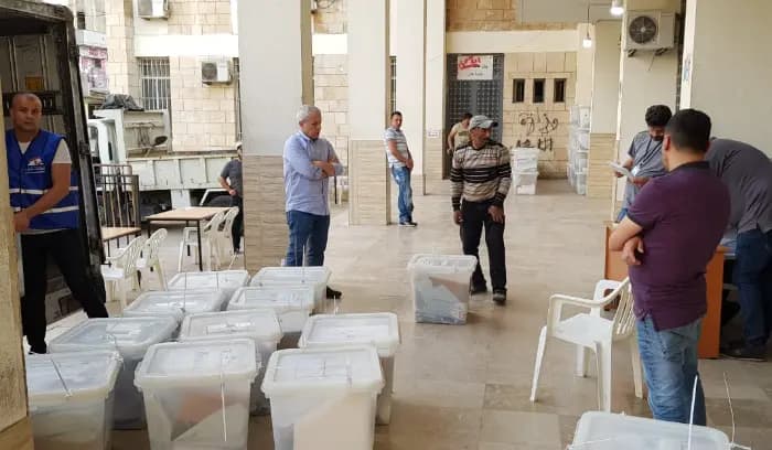بدء وصول صناديق الاقتراع الى سرايا حلبا