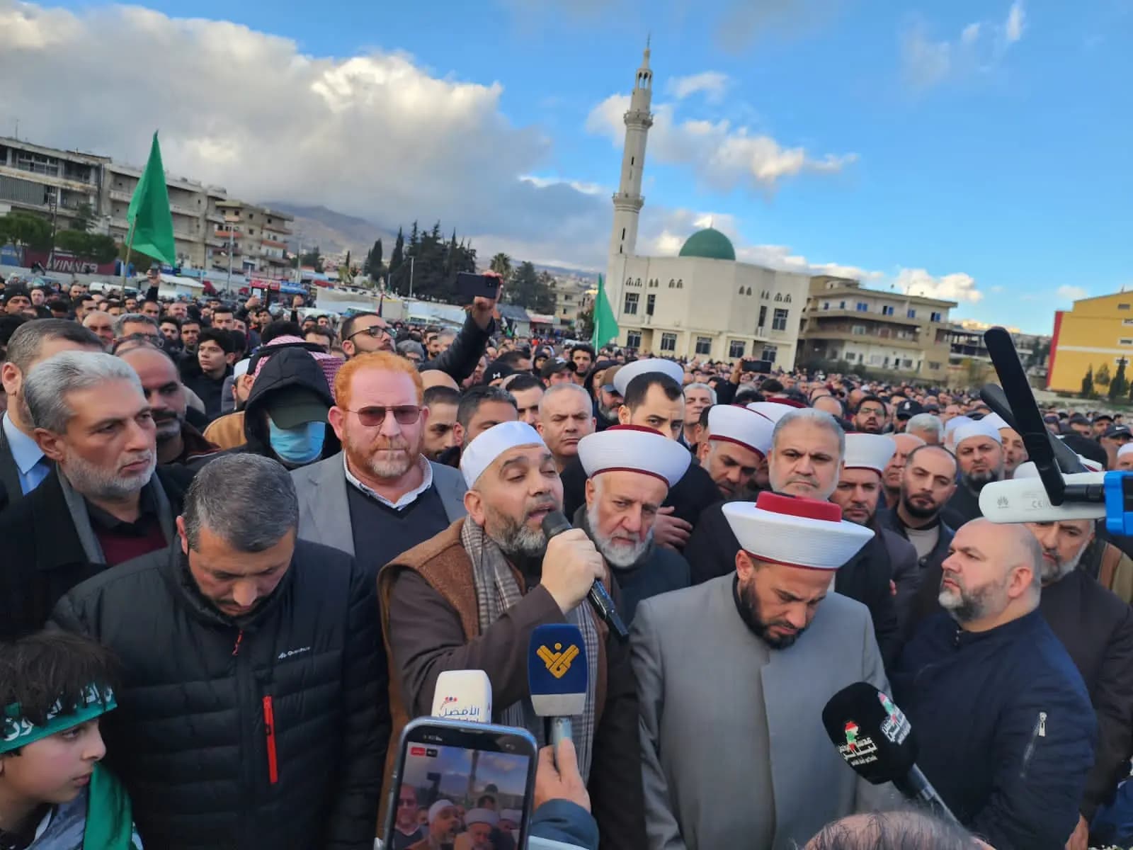 "تعلبايا" تودع ابنها الشهيد