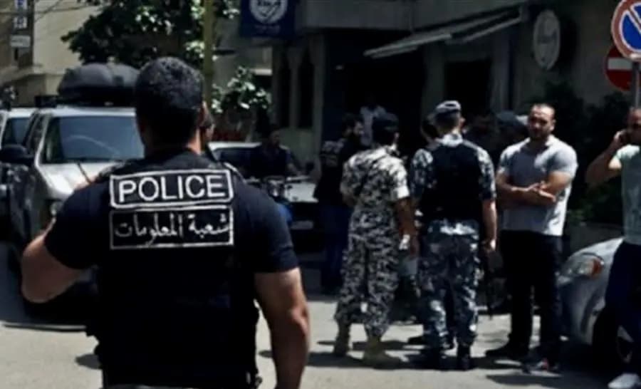 هذا ما وجدته شعبة المعلومات داخل زجاجات "ماء الزهر"