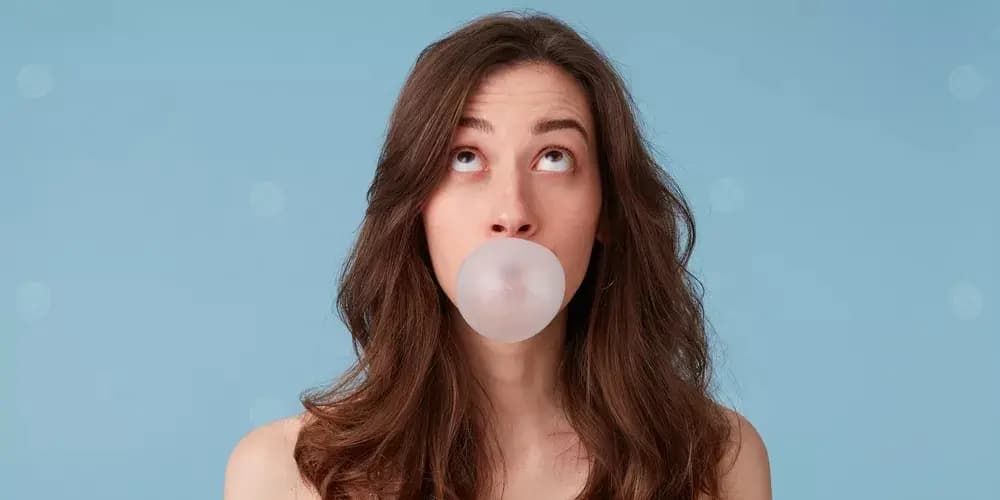 احذر... هذه أضرار مضغ العلكة لأكثر من 3 دقائق!