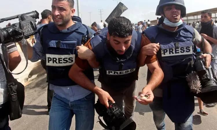 العدو يحتجز فرقاً تلفزيونية في غزة