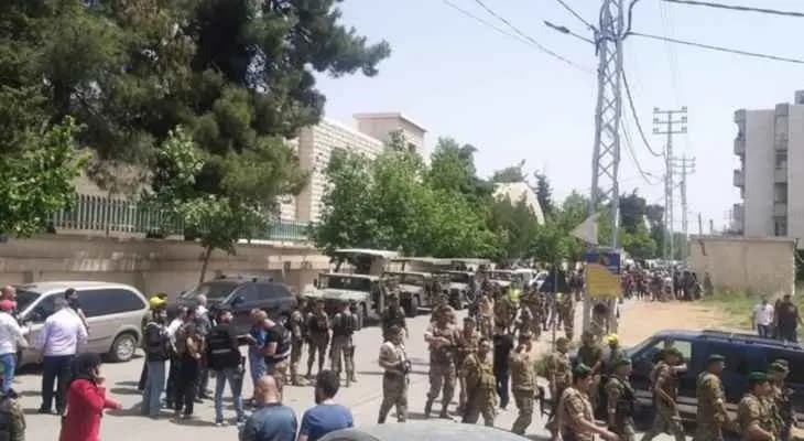 اشكال وتضارب في زحلة ما ادى الى إقفال باب الاقتراع