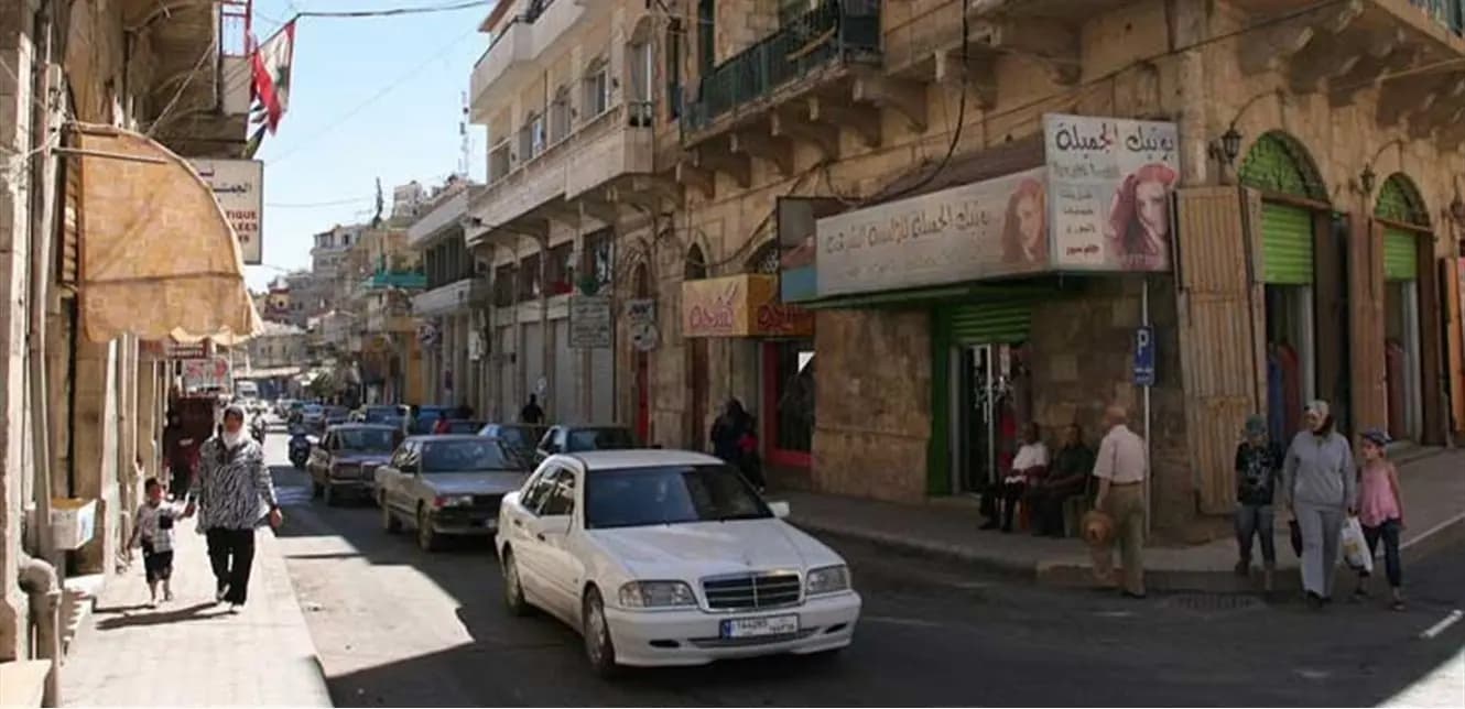 استهداف "محل" بقنبلة في بعلبك