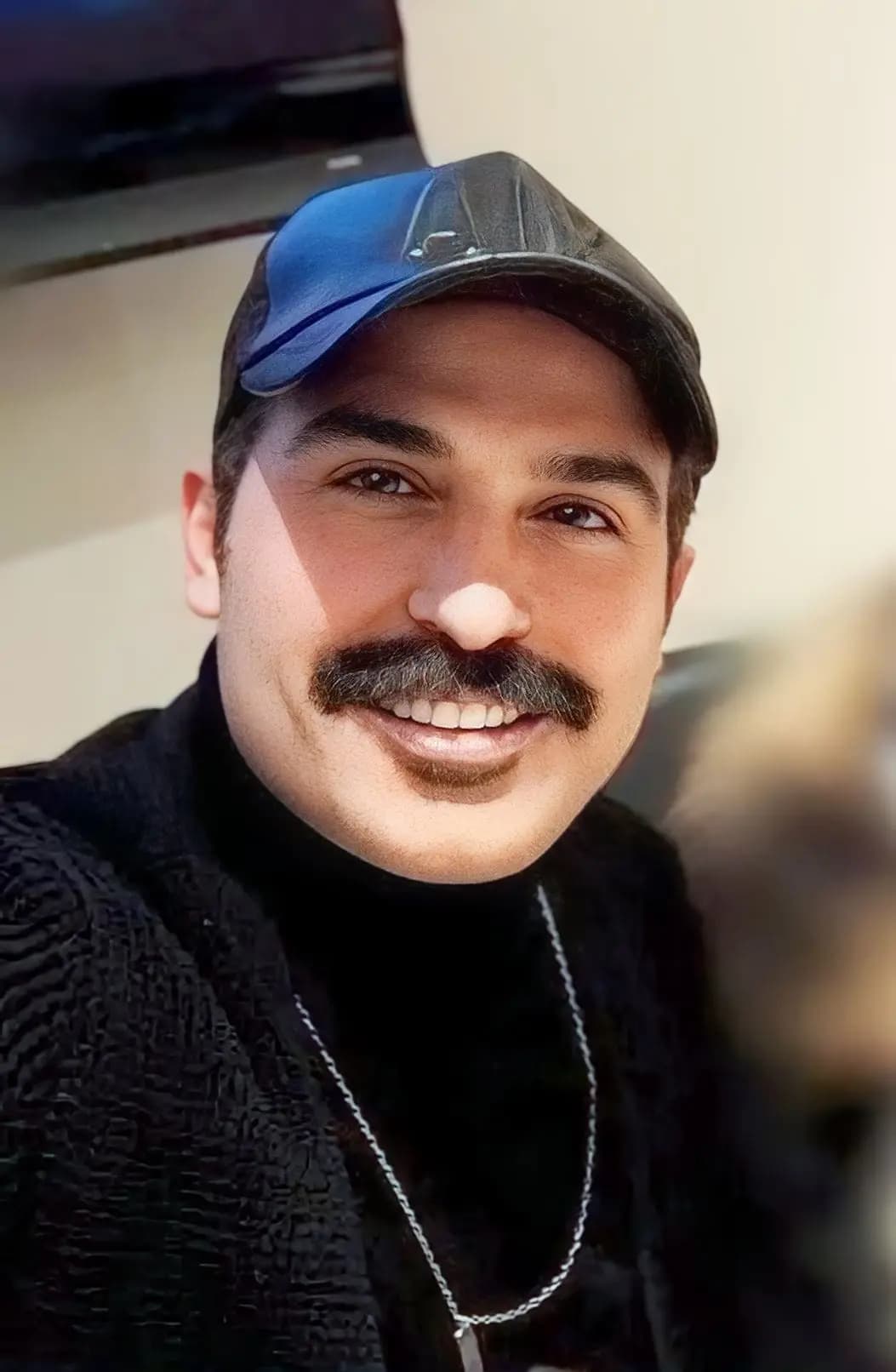 الممثل "محمود نصر".. بشارب كبير!