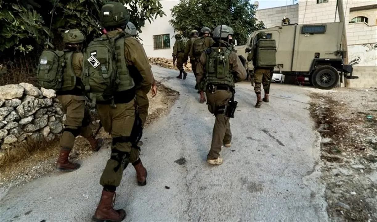 "بشكل وحشي"..جيش الكيان يعتدي على فلسطيني