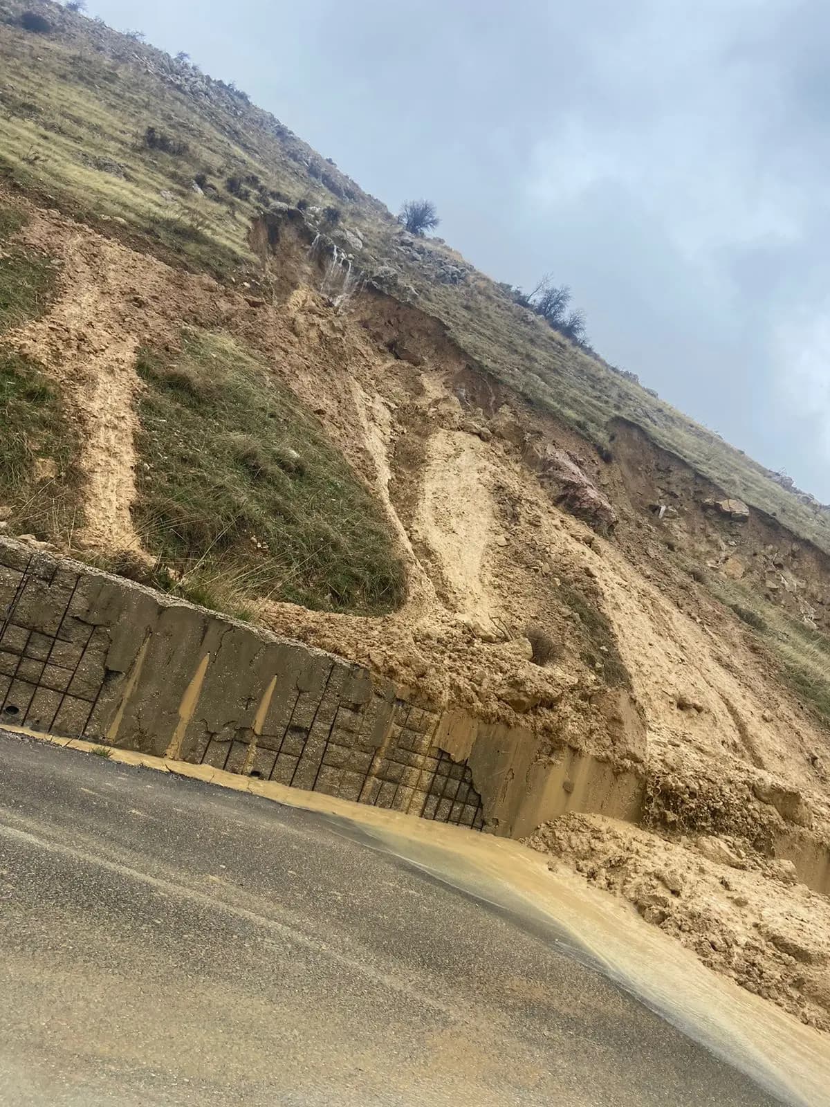 وزير الأشغال للأفضل نيوز: نحن موجودون على الأرض.. وآلياتنا تعمل ضمن إمكاناتنا الضئيلة