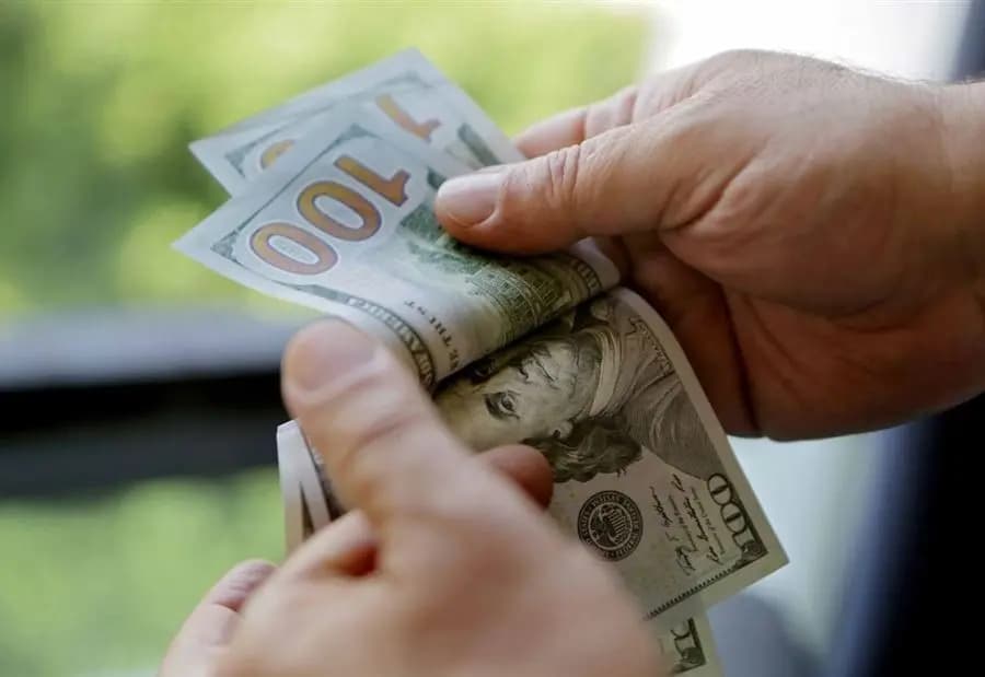 دولار السوق السوداء... كم سجّل اليوم؟