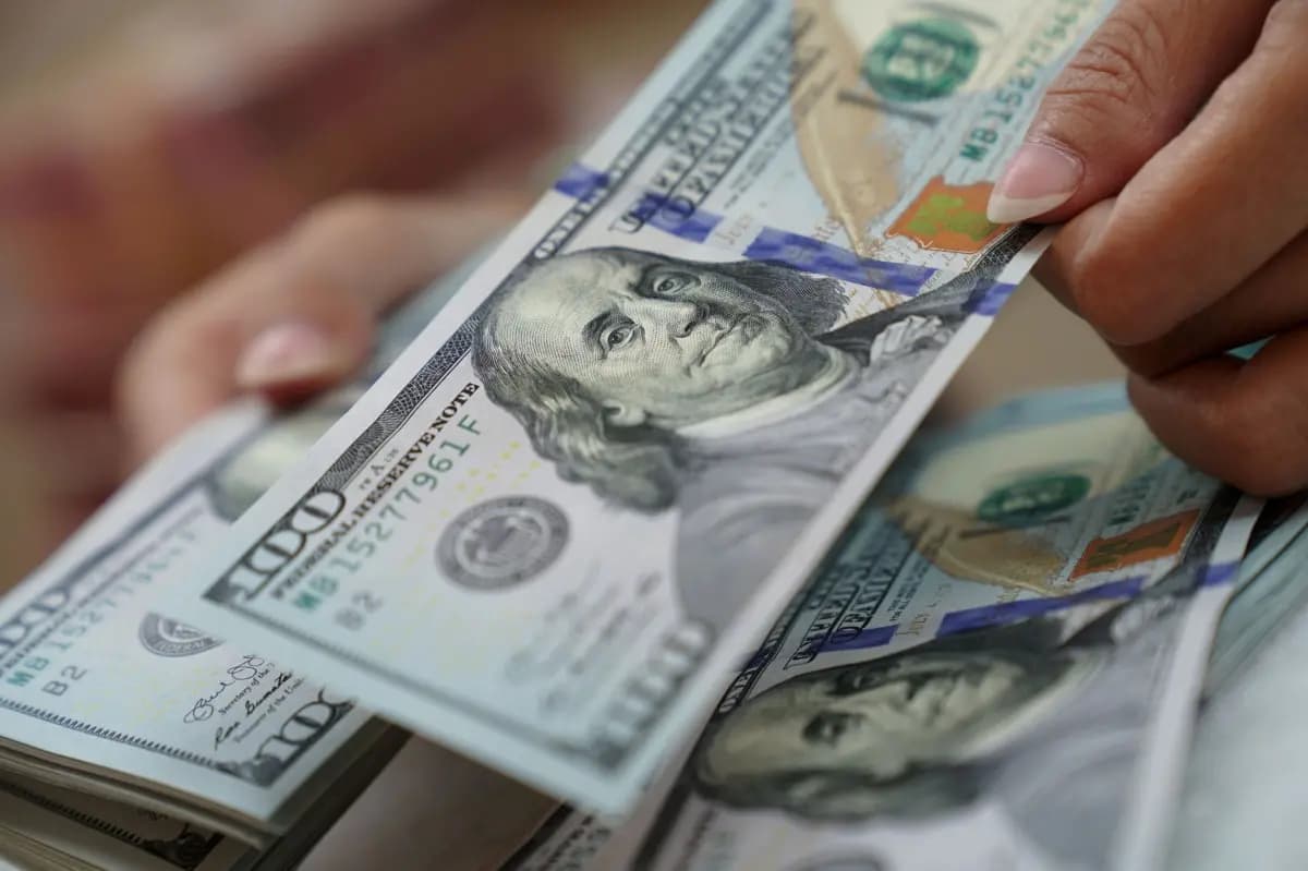 كيف افتتح سعر الدولار اليوم؟