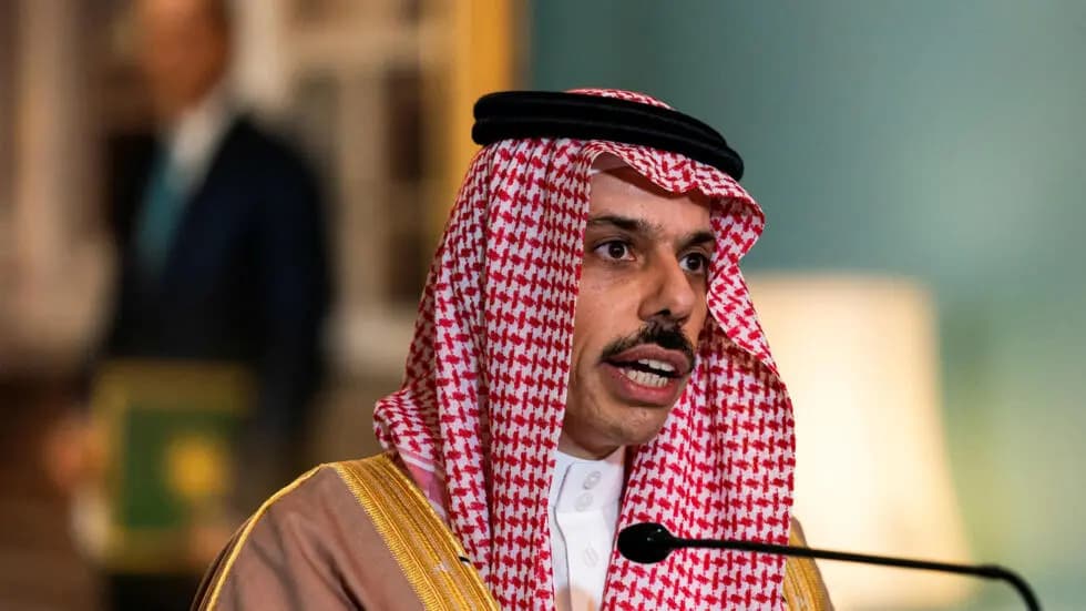 وزير الخارجية السعودي: نحتاج للعمل معًا لوقف التصعيد