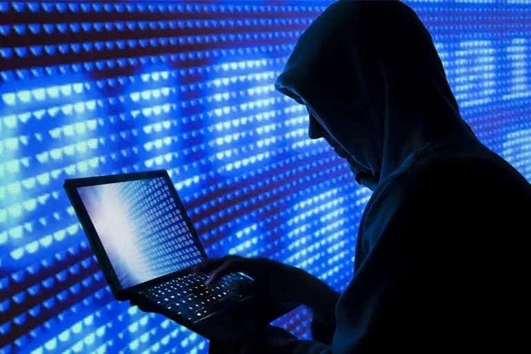 بين قرصنة المطار وخرق موقع مجلس النواب.. عالم خفي نجهله