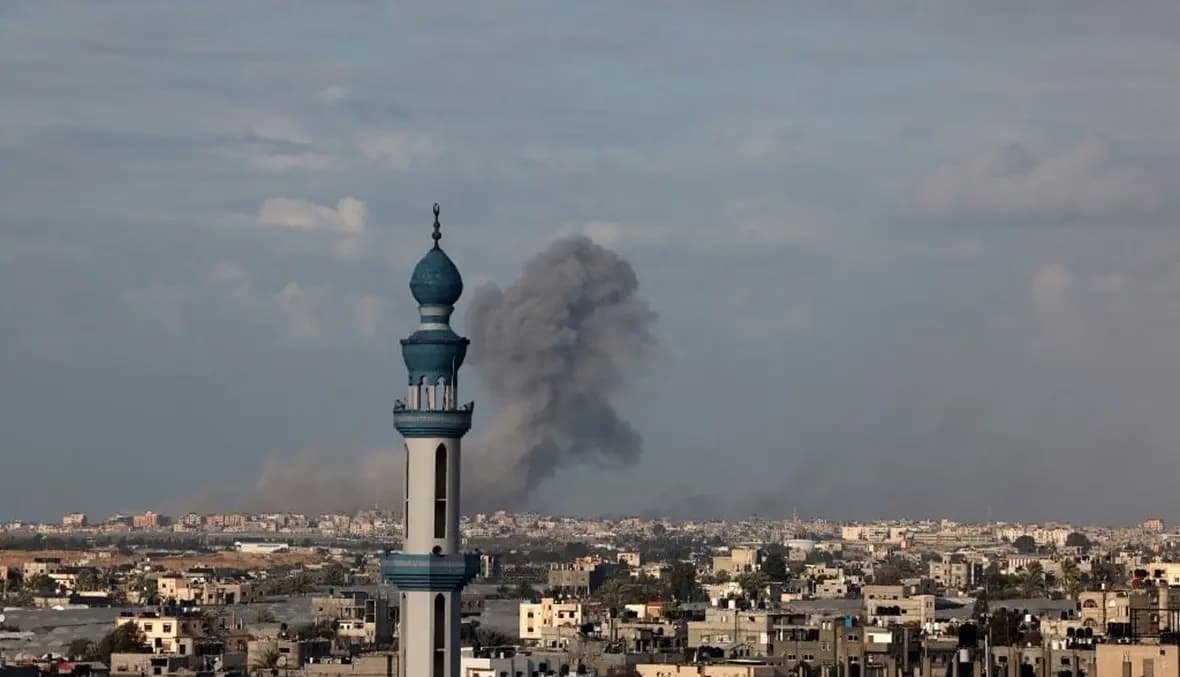 في غزة.. قصف مركز للأونروا وسقوط أعداد كبيرة من الشهداء