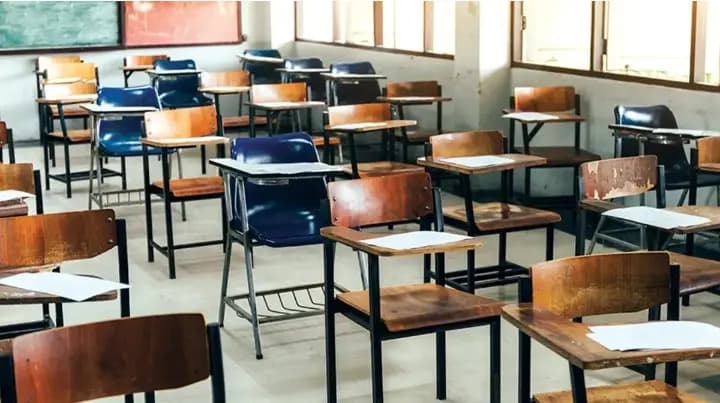 أخبار عن سقوط سقف مدرسة المنية ووزارة التربية تعلّق
