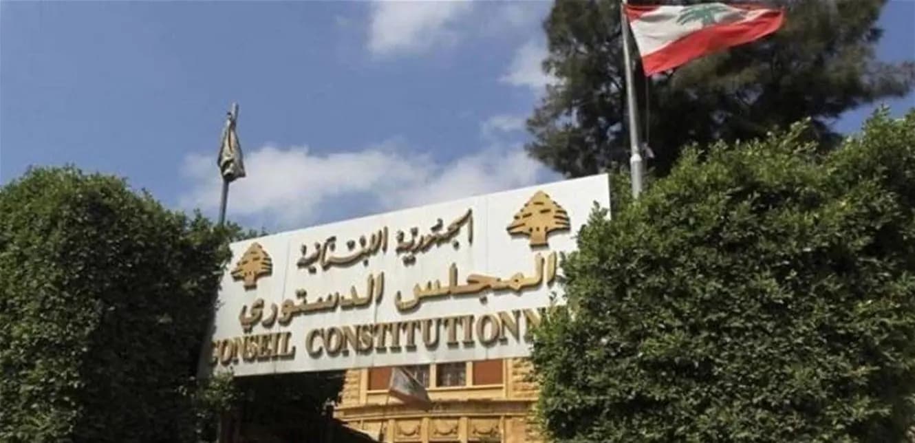 قانون التمديد للضباط نافذ بسبب انقسام "الدستوري"