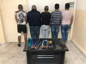 القوى الأمنية تلقي القبض على عصابةٍ "محترفةٍ بالسّرقةِ" في طرابلس