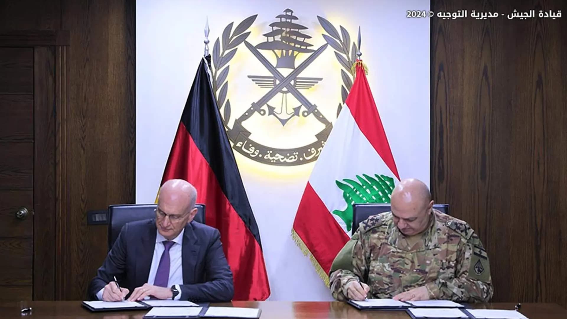 قائد الجيش والسفير الألماني يوقعان اتفاقية هبة