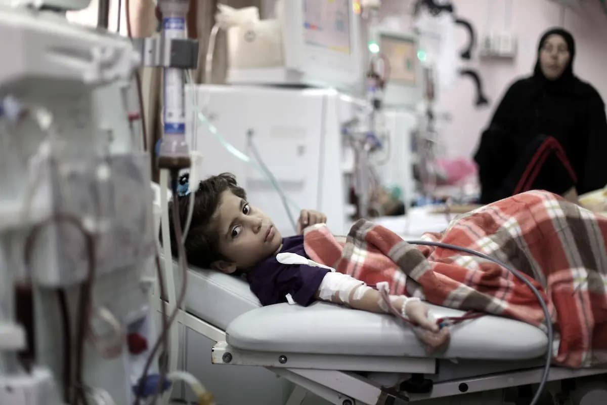 "فورين بوليسي": تدمير القطاع الصحّي في غزة جريمة حرب