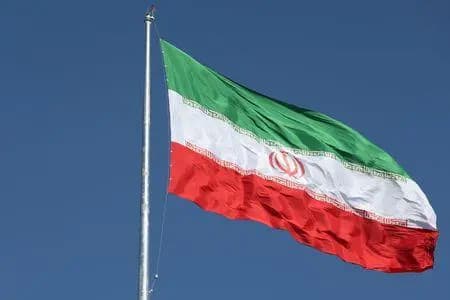 إيران تعلن إطلاق صـ.ـواريخ بعيدة المدى من سفينة حربية