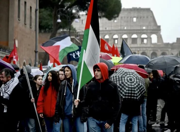 بسبب "القضية الفلسطينية".. الشرطة الإيطالية تتصدّى للمحتجين