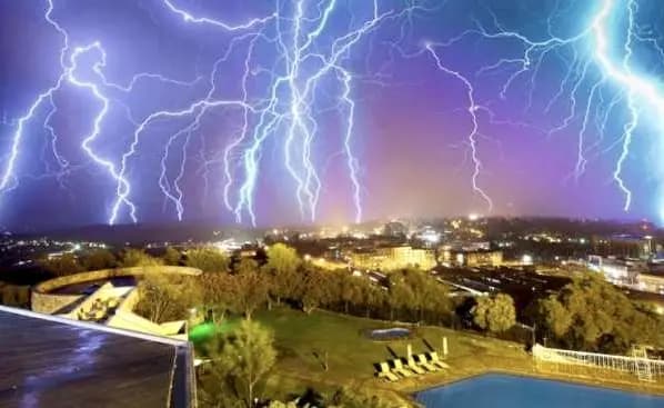 عواصف عنيفة تضرب أستراليا